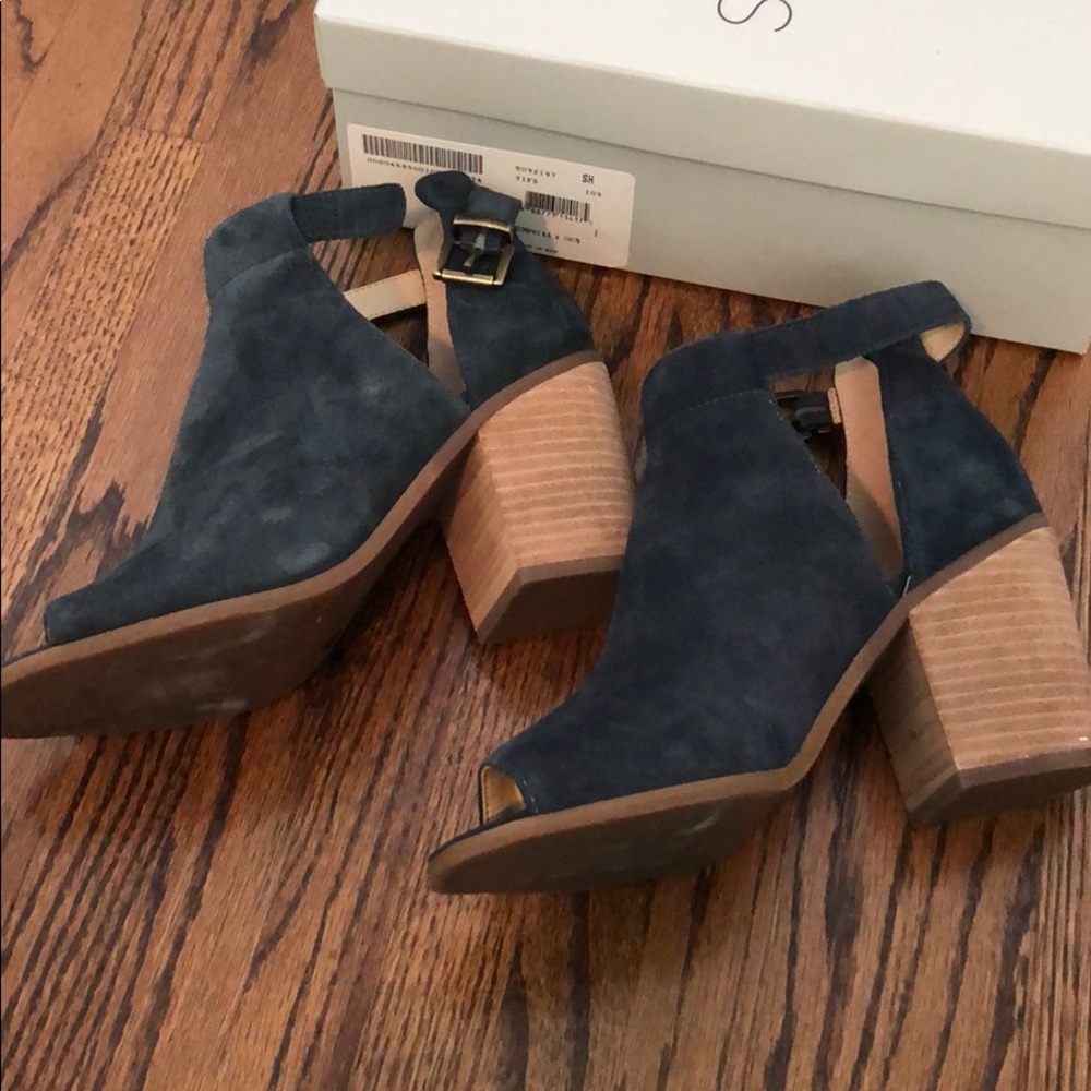 Ferris Booties in Ink Suede - Picture 4 of 4